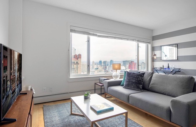 Dreamy Nob Hill Studio w/Sauna, Gym, City View by Blueground