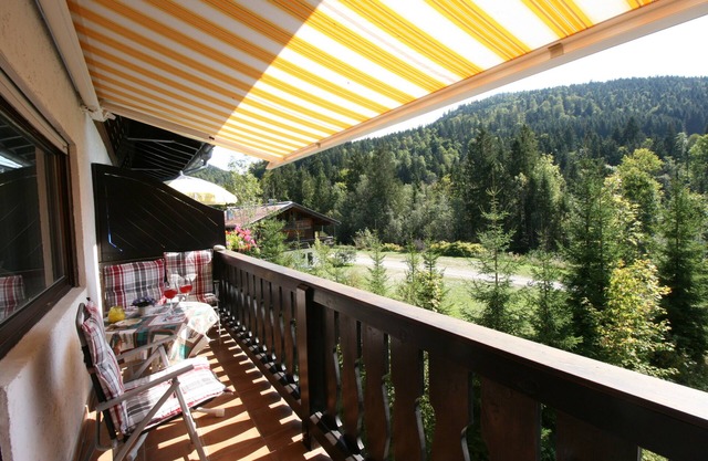 Drei-raum-wohnung, 60 m² mit Balkon und Blick auf die Umliegende Bergwelt