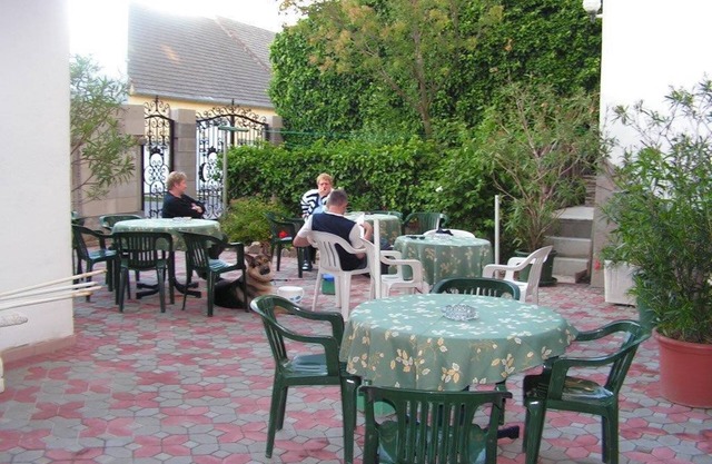 Dreibettzimmer, WC - Hotel Gästehaus Herlinde