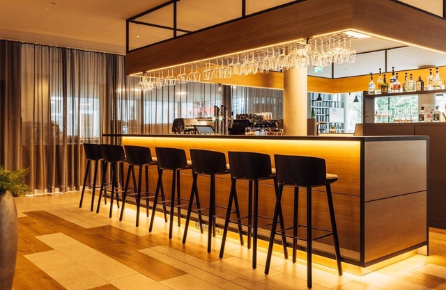 Dreibettzimmer, Dusche, WC, Standard - Hotel Harrys Home Bischofshofen