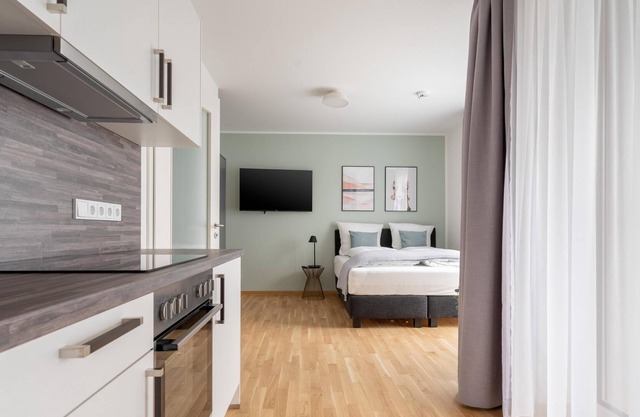 Dresden Wallstr | Suite M + Balcony