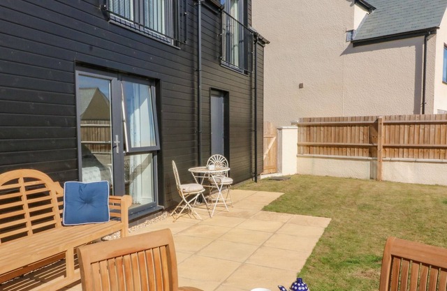 DRIFTWOOD, 29 FURZEDOWN ROAD, pet friendly in Malborough