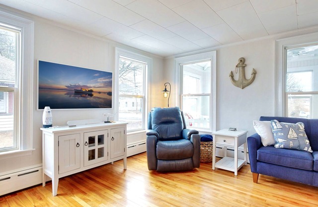 Driftwood Cottage by Bayley Vacation Rentals