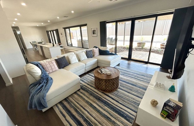 Driftwood Cove - Immaculate Home in Port Hughes