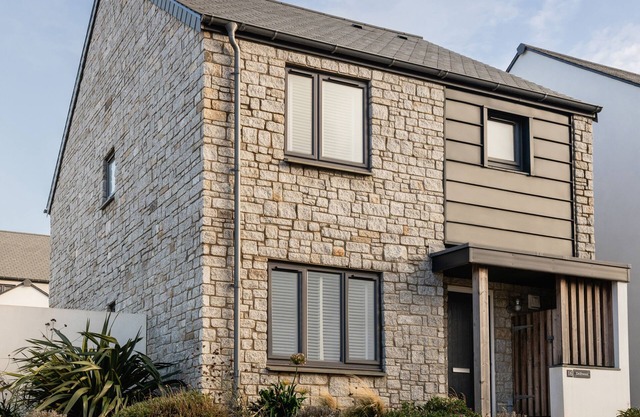 DRIFTWOOD, pet friendly, character holiday cottage in Crantock