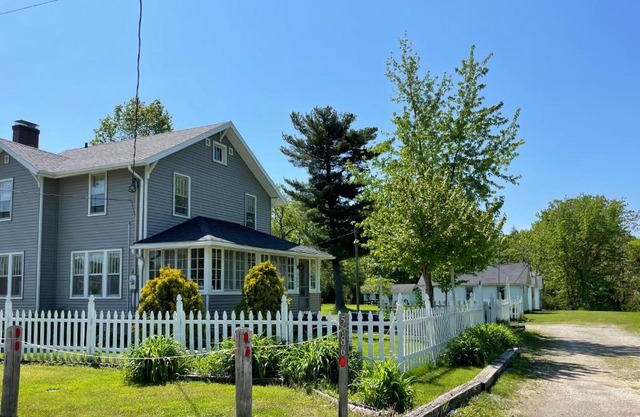 Drop Anchor Cottages and Lake House