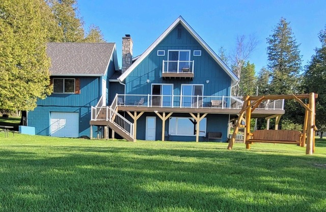 Drummond Island Hotel & Vacation Homes - Anchors Away