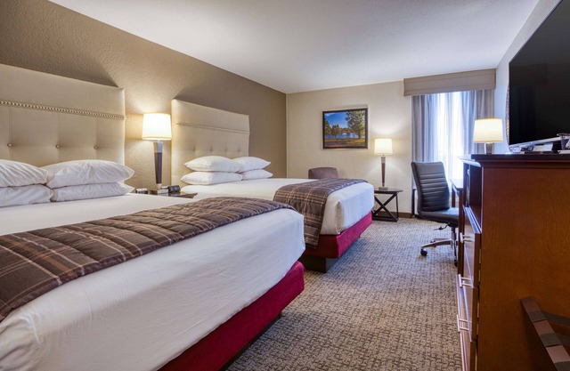 Drury Inn & Suites St. Louis Fairview Heights