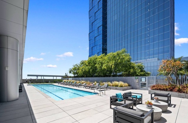 DTLA Bliss Views, Pool, Free Parking