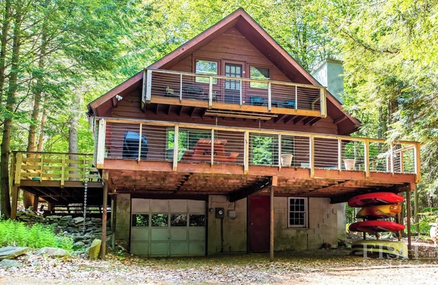 Dual deck overlooking the lake at "Serenity" cottage in Lake Mokoma