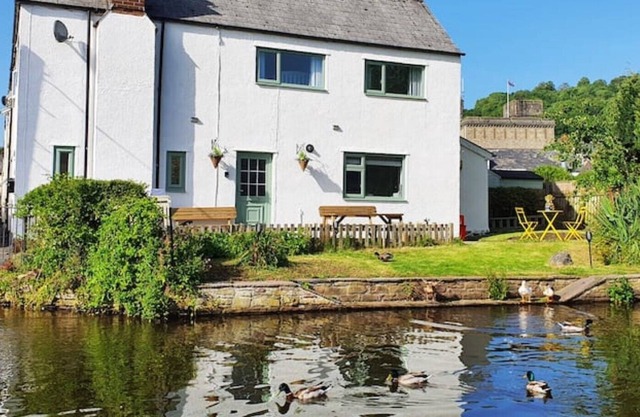 Duck Cottage - Brecon Canal