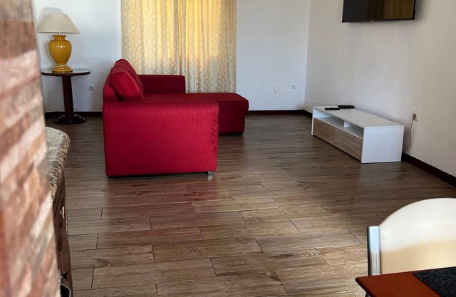 DuDu House, 10 minutes drive from the airport!