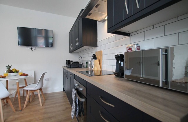 Dundee - 1 Bed - Sleeps 4 - Pet Friendly