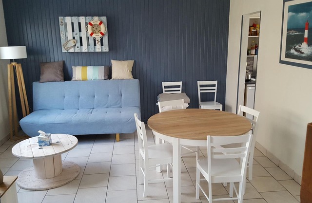 Duplex 3 bedrooms 30m from the beach sea view