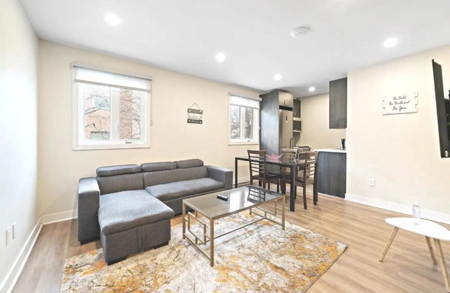 DUPLEX 6 BEDROOMS IN HEART OF PLATEAU MONT-ROYAL