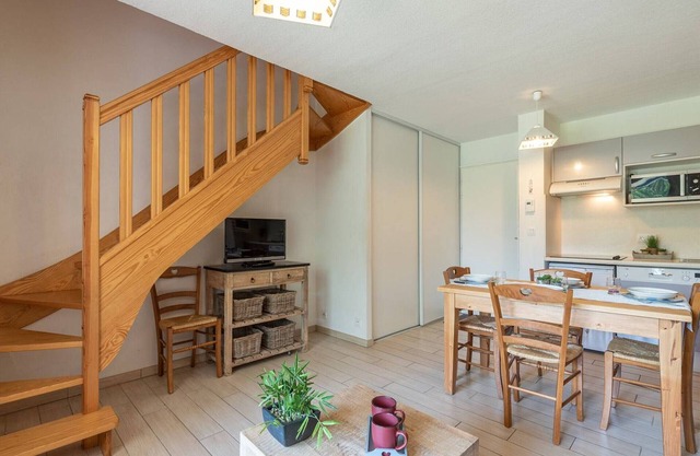 Duplex Cozy Sleeps 6, Sunny Balcony, Parking, Near Saint-Lary Soulan