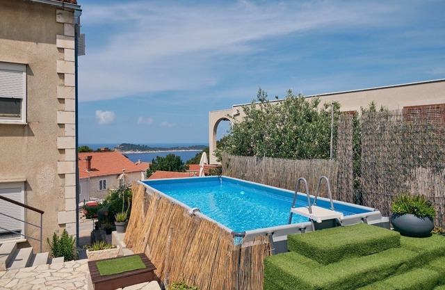 Duplex family apartment with a NEW SWIMMING POOL!