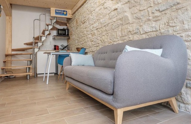 Duplex with exposed stone Heart of Lyon 3rd arrondissement near Part-Dieu