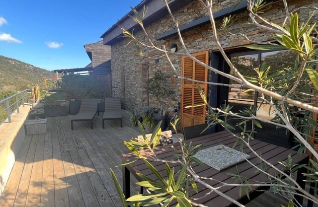 Duplex with panoramic mountain views, close to the beach - Sleeps 6