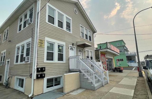 Dupont Beach House C
