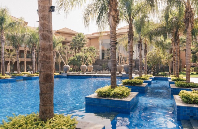 Dusit Thani LakeView Cairo