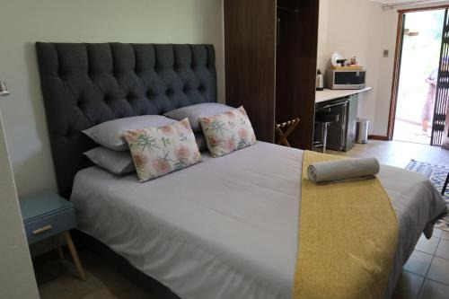 Dusky Sunbird Room