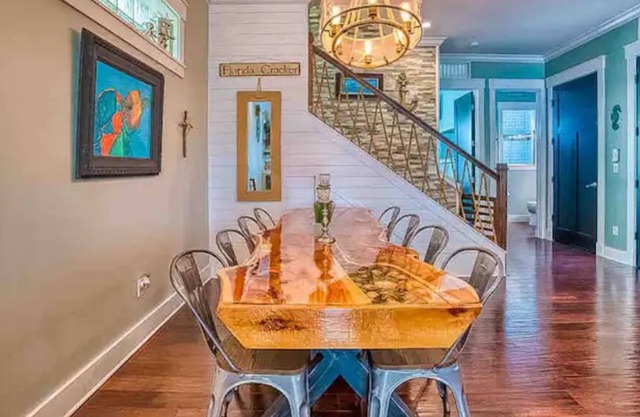 Dynamic Downtown Historic Area Beauty