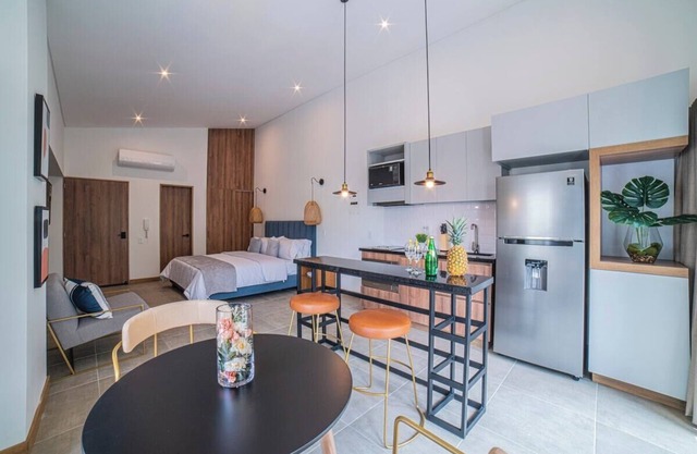E301 - Amazing Top Floor Studio in Centenario