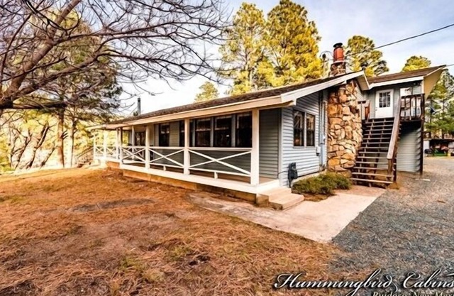 Eagle Creek Retreat: 'Gathering Getaway' With hot tub. Pet friendly.