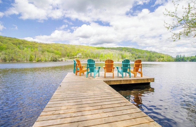 Eagle Lake Escape - Cozy Cottage with Canoe, Fire Pit, WiFi