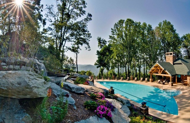 Eagle's Wings- Mountain House, Gated Resort, Indoor/Outdoor Pools and Hot Tub, Fishing Ponds, Fit.