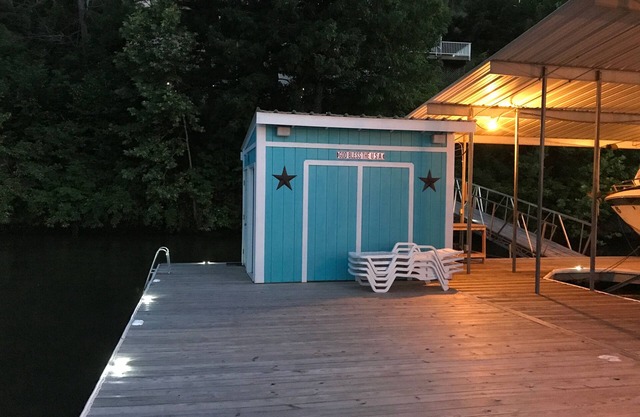 "EAGLES REST" Lakefront Main Channel, Amazing Views!
