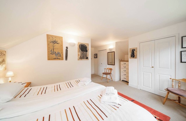 Earnside Cottage, with charming riverside views