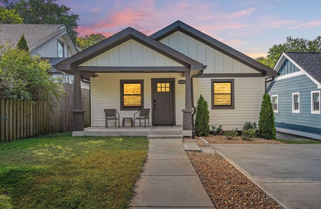 East Nashville Home Just Minutes to Downtown! EARLY CHECK-IN available