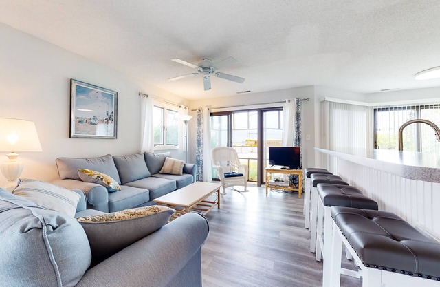 East of the Sun condo w/central AC, W/D, & shared pool - under 1 mile to beach