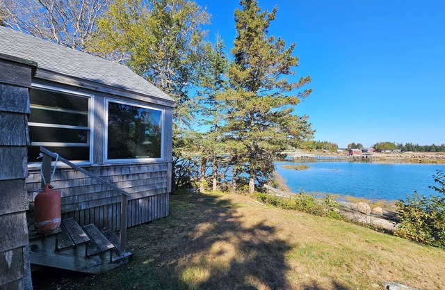 East Side Escape - Simple Cottage by the Sea