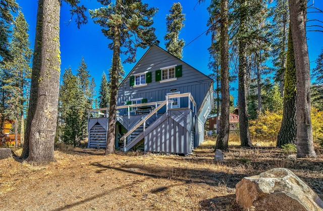 East Village - Beautiful home nestled in the California's Sierra