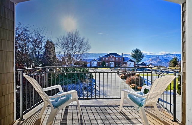 East Wenatchee Apt - 2 Miles from Columbia River!