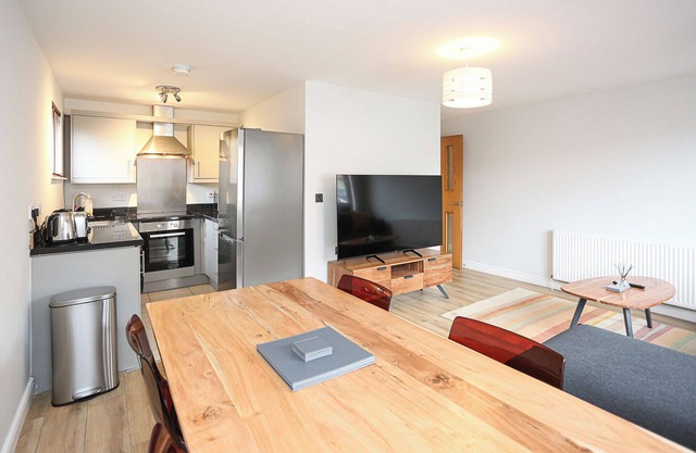 Eastside Escape - Luxurious 2 Bed - High Speed Wifi & 65" Smart TV