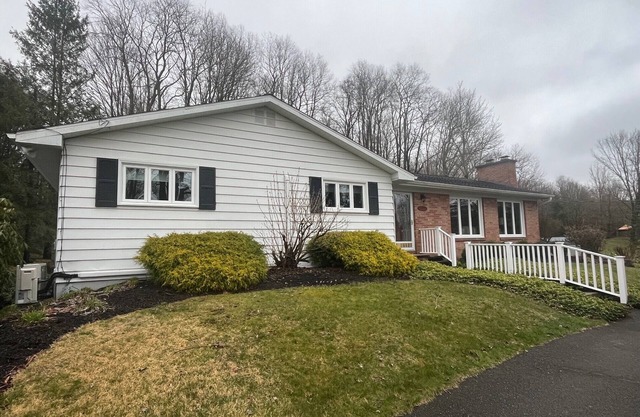 Easy access to tri-state attractions. Lakes, golf, wildlife and more.