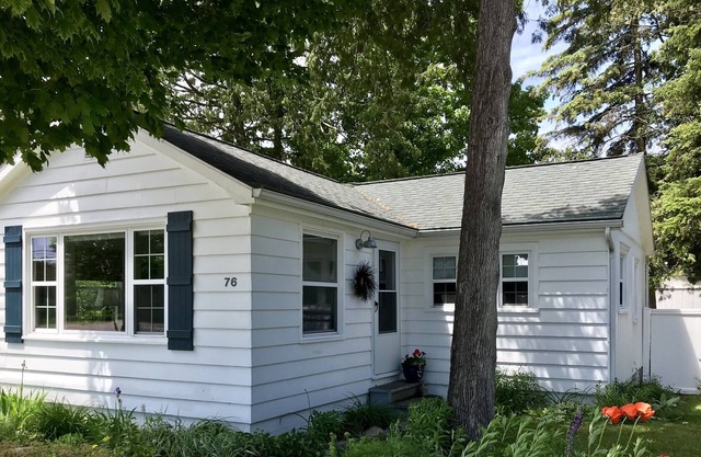 Easy Walk or Ride to Crystal Lake and Downtown Beulah. Bikes & kayaks included!