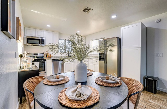 Easy Walk to Dtwn Gilbert, Family-friendly Oasis!