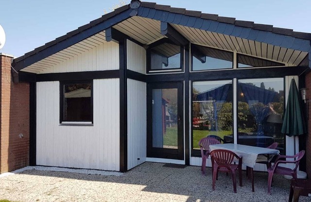 Ebenerdiger Reihenendbungalow mit Eingezäunten Grundstück in Fedderwardersiel