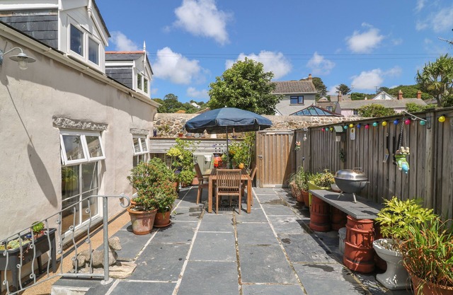 EBENEZER COTTAGE, pet friendly, country holiday cottage in Marazion