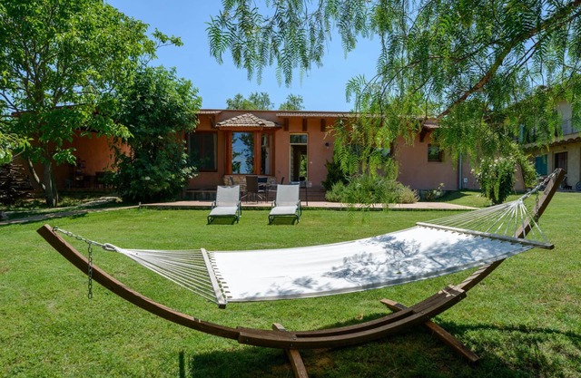 Eco Cottage in charming village in rural Costa Brava. Swimming pool-big garden