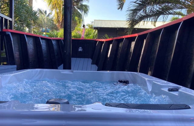 Ecolodge with private jacuzzi - la cabane du pirate