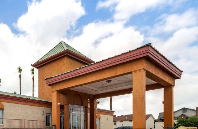 Econo Lodge Inn & Suites Eagle Pass