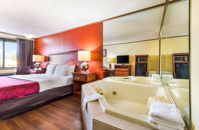 Econo Lodge Norwalk