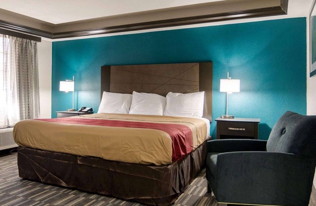 Econo Lodge Russellville I-40