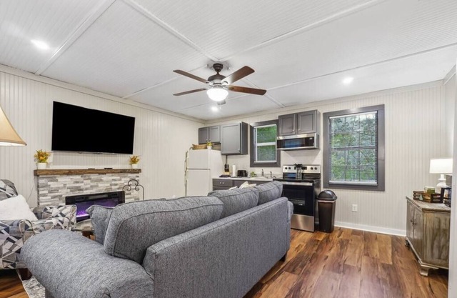 Economical/Hiking/No 4whdr/Sleeps 3